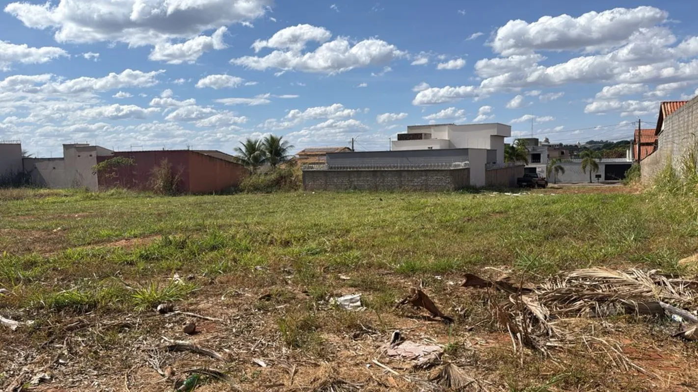 Três terrenos cada um de 360 metros próximo a câmara dos deputados em Trindade-G...
