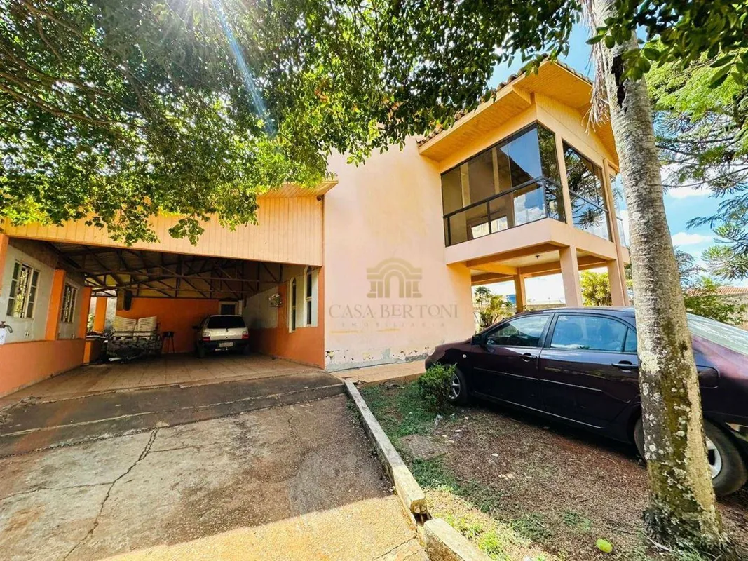 CASA COLONIAL NA RUA 12 NO LOTE DE 1.600M² COM 3 SUÍTES OPORTUNIDADE PARA INVEST...