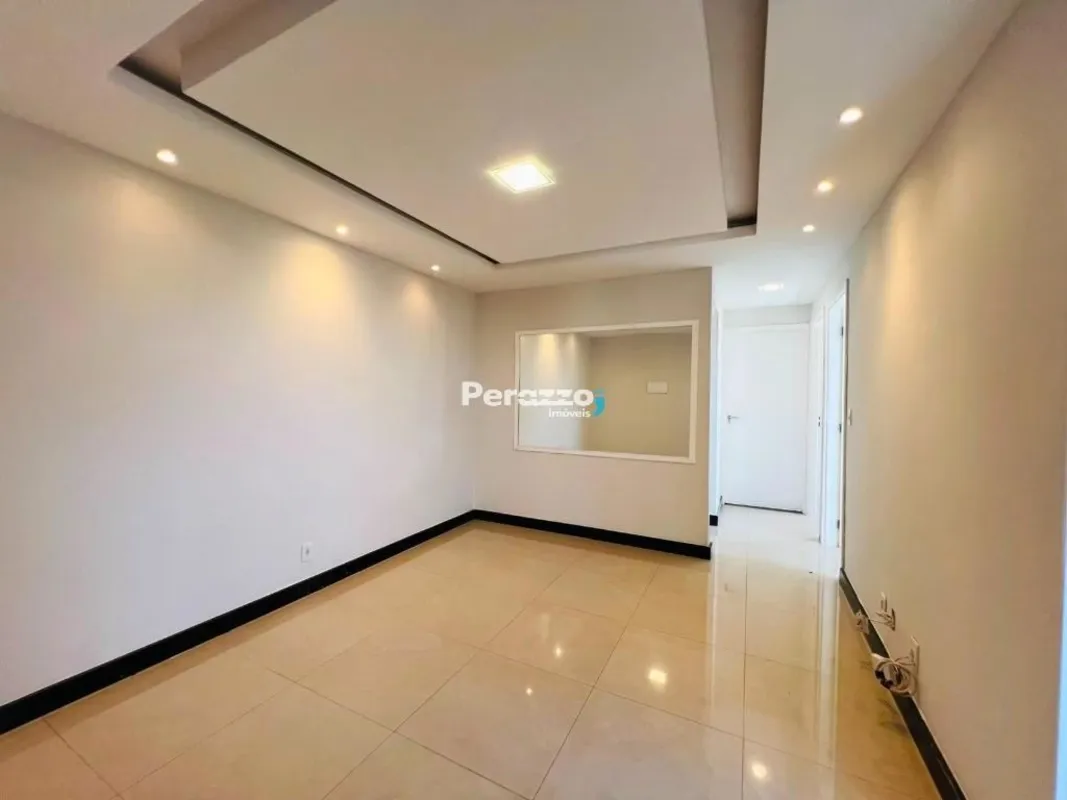 Apartamento Reformado com Projeto de Iluminação e Armários Planejados na QC 02 d...
