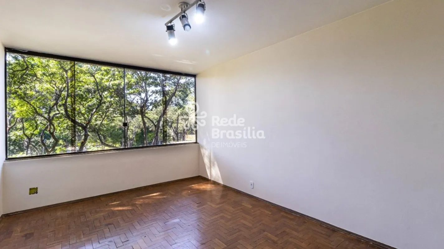 SQN 405 - Apartamento de 03 Quartos sendo 1 suíte - Asa Norte / DFMore em uma da...