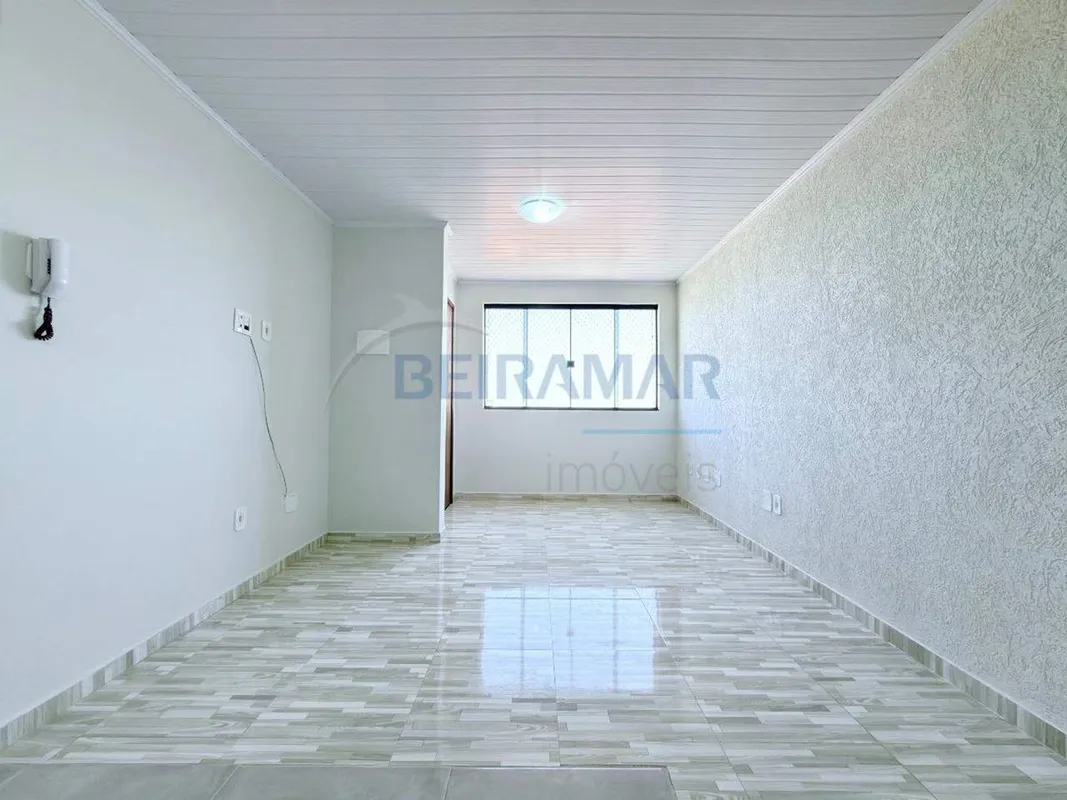 Descrição do imóvel:- 2 quartos, sendo 1 suíte- 1 banheiro social- Sala bem vent...