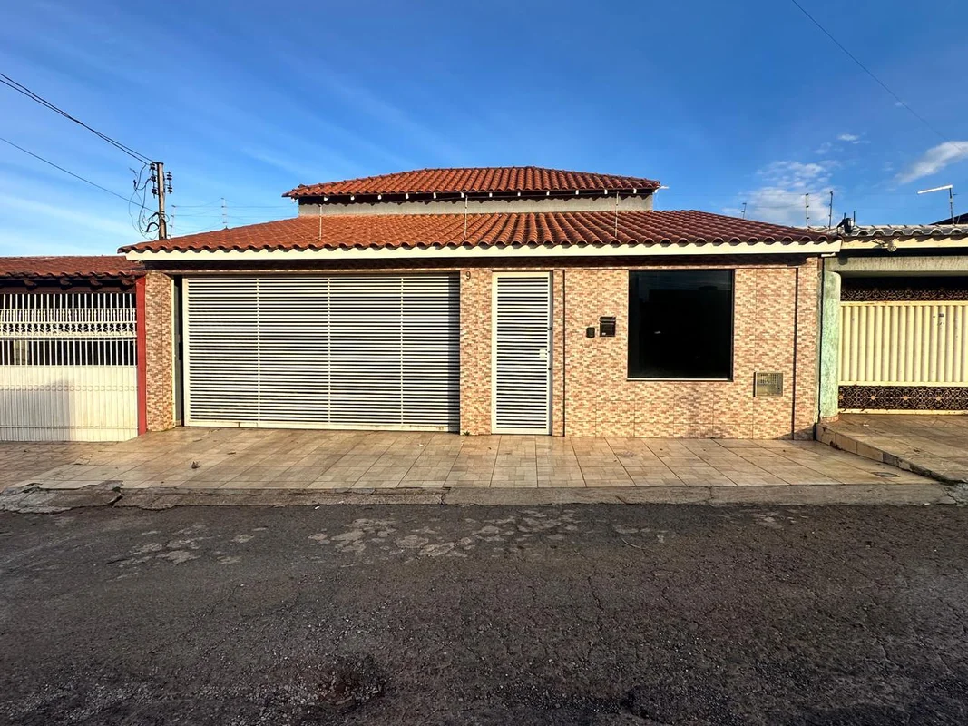 VENDE - ótima casa!*QNL 10 - Taguatinga Norte/DF*2 quartos, sendo 1 suíte e outr...