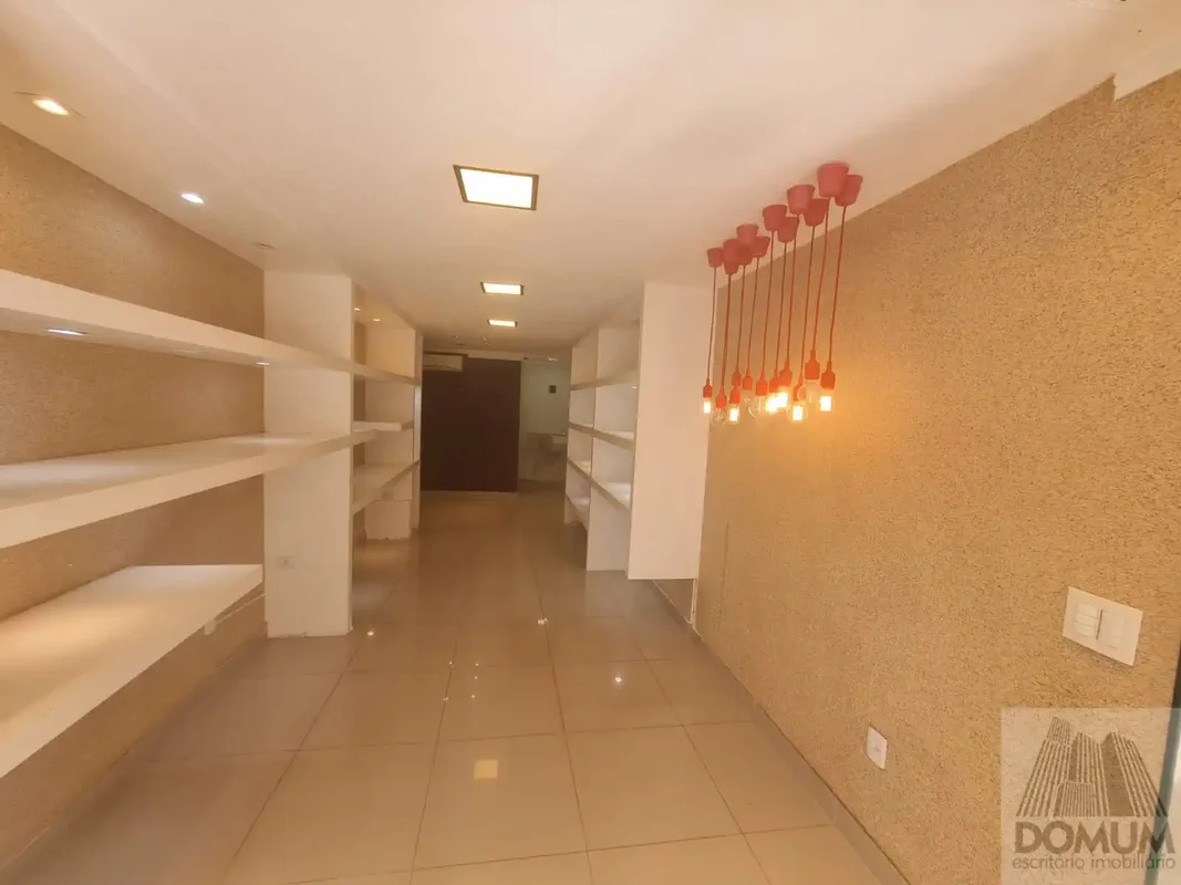 AV. CASTANHEIRAS ONIX CENTER - 30M² - TÉRREODESCRIÇÃO:Sala reformada com banheir...
