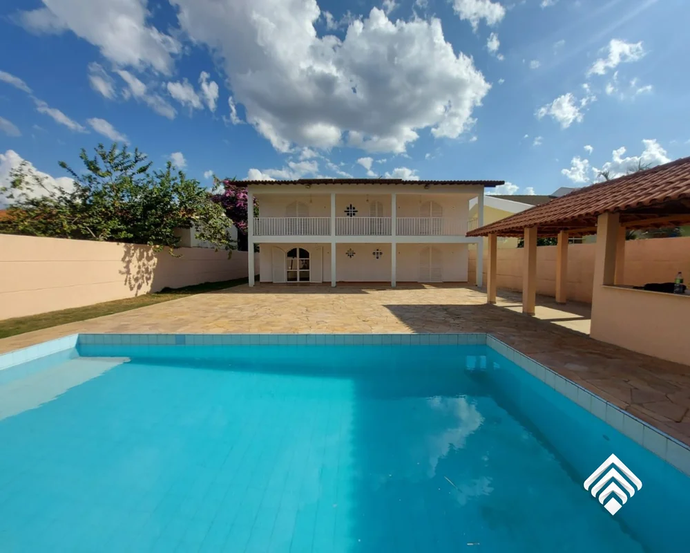 SANTIAGO IMOBILIÁRIA ALUGA CASA NA QL 28 LAGO SULCasa com área de 500m² composta...