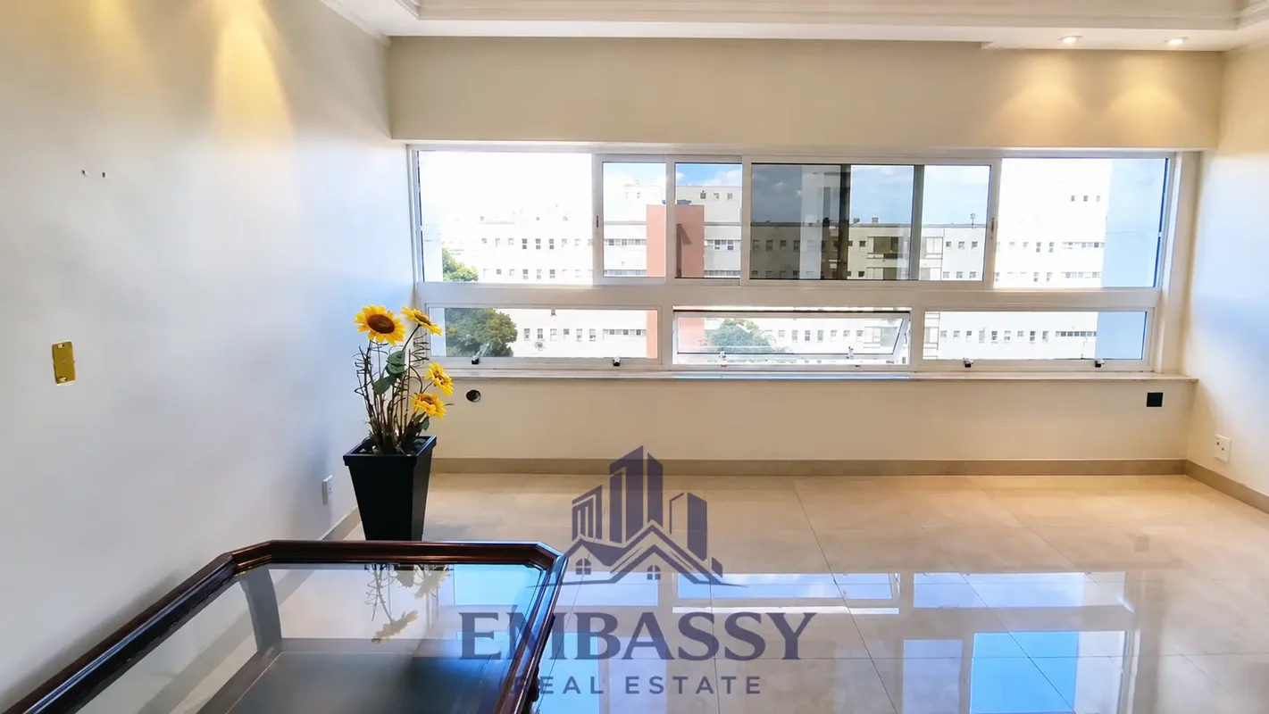 Conquiste seu novo lar na vibrante ASA SUL, em Brasília, DF. Este apartamento pa...