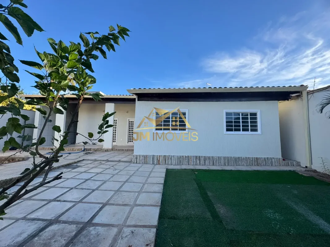 Casa em condomínio para Aluguel• 3 quartos, sendo 1 suíte • Cozinha com armários...