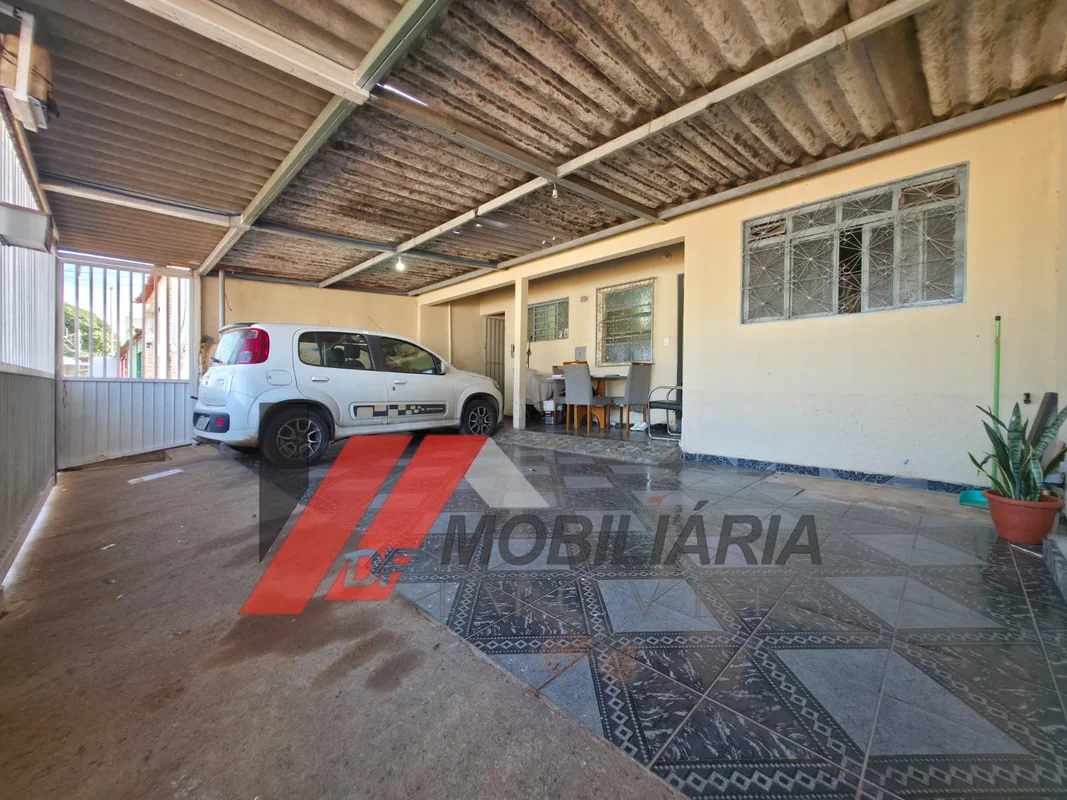 CASA PARA VENDA 05 QUARTOS EM CEILÂNDIA SUL QNN 24 PRÓXIMO DO METRÔSituada em lo...
