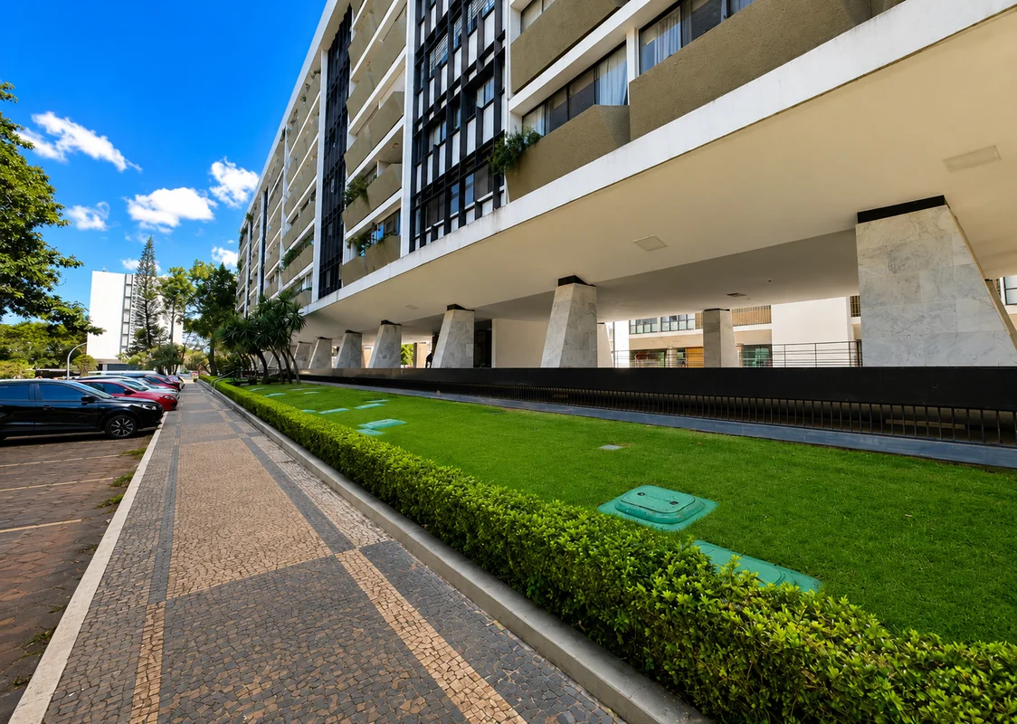 EXCELENTE APARTAMENTO NA SQS 316 DA ASA SUL, APROXIMADAMENTE 240M², 4QUARTOS E 2...