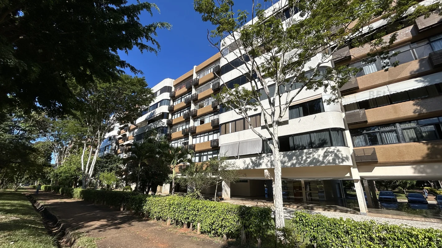 Apartamento andar alto, vista livre, reformado, vazado, muita iluminação natural...