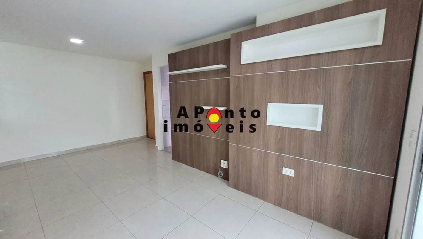 ALUGO:Apartamento 2 quartos no Guará 2, piso em porcelanato, nascente, andar alt...