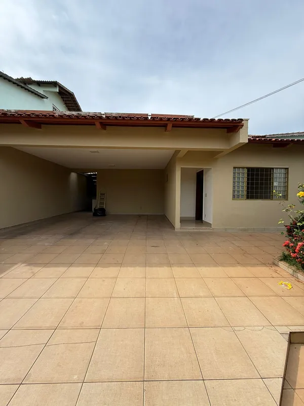Imóvel com 320m² construídos num lote de 360m²5 quartos, sendo 2 suítes Sala + s...