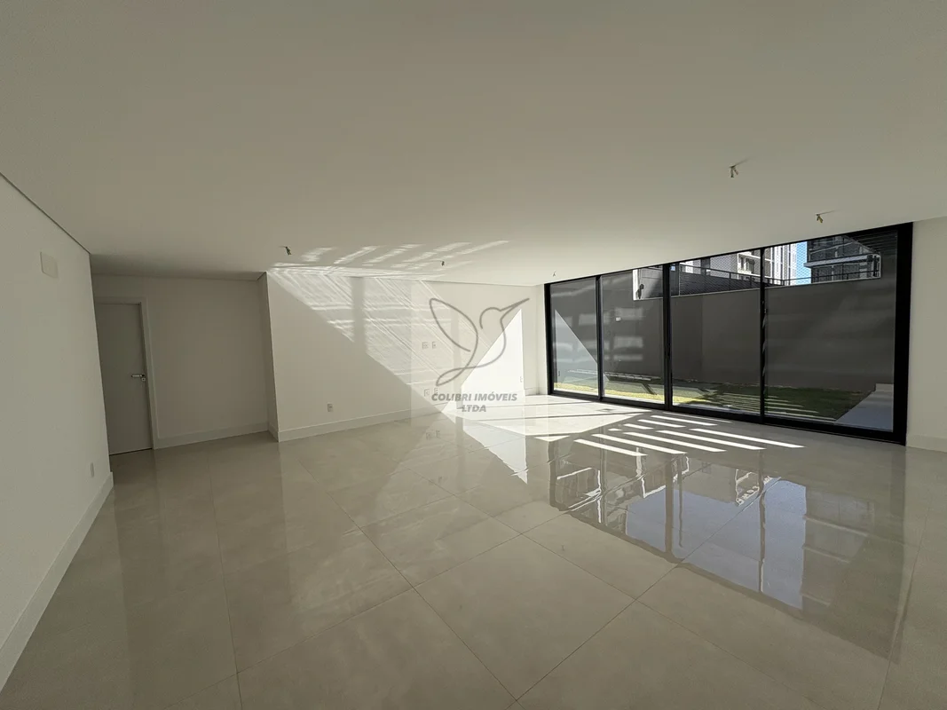 432 m² - TOWNHOUSE EXCLUSIVA À VENDA – PARK SUL | ED. NEW YORKViva o conforto de...