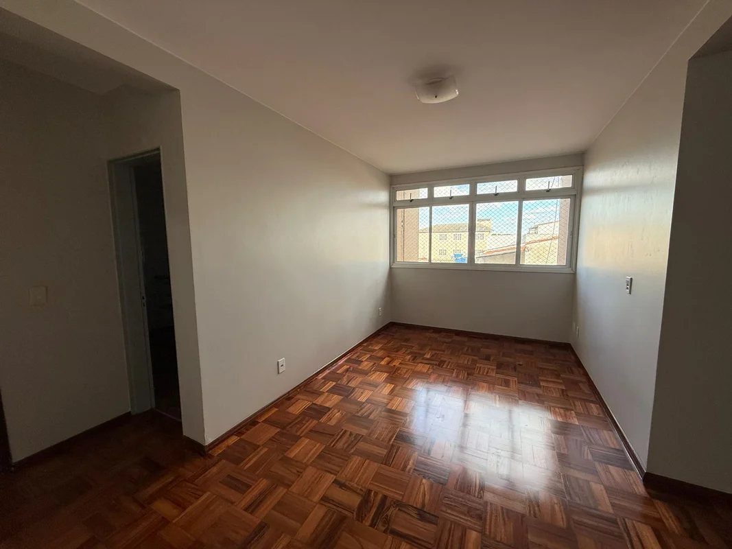 Aluga-se Apartamento QI 18 Bloco H Guará I - DF Boa localização! Próximo a Estaç...