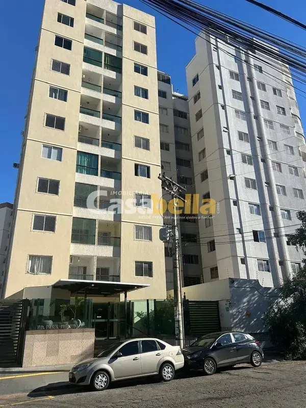 1 quarto suíte com armários e ar condicionadosala com estantecozinha com armário...