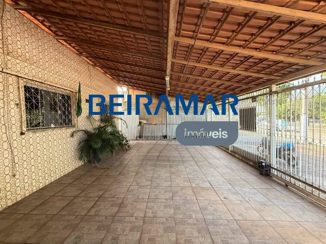Se você procura um imóvel espaçoso, com excelente potencial para moradia e geraç...