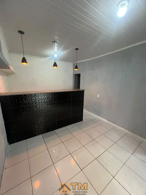 TM CONSULTORIA IMOBILIARIA.VENDE;CASA DE ESQUINA, COM 2 QUARTOS, BEM LOCALIZADA,...