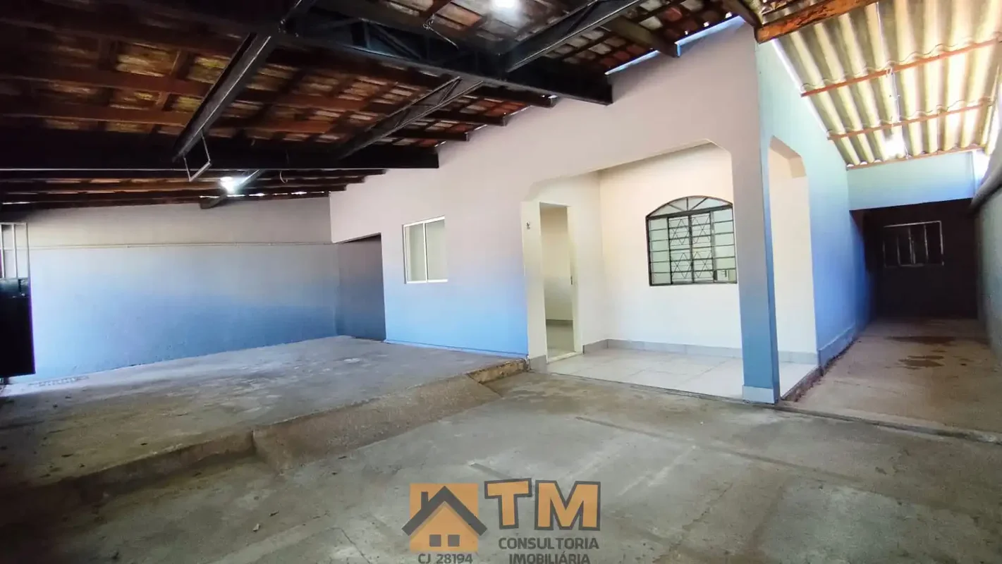 TM CONSULTORIA IMOBILIARIA.VENDE;EXCELENTE CASA COM 3 QUARTOS, TODA NA LAJE, BEM...