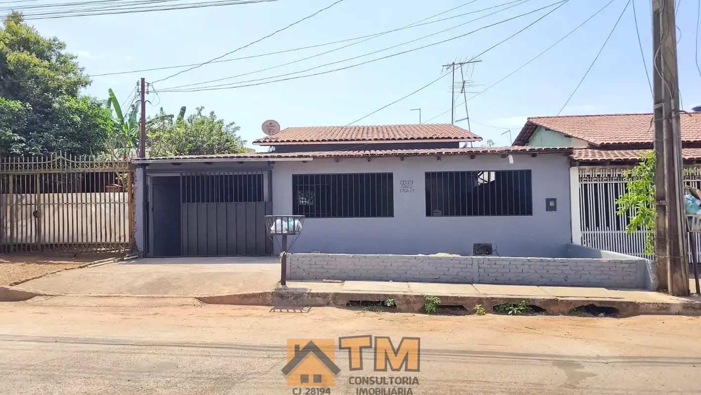 TM CONSULTORIA IMOBILIARIA.VENDE;EXCELENTE CASA COM 3 QUARTOS, TODA NA LAJE, BEM...