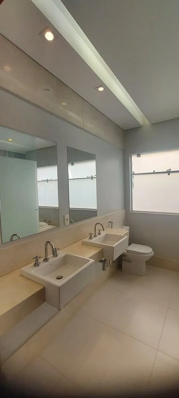 Excelente Casa de Alto Padrão – 348 m² de Área ConstruídaJardins do Lago – Quadr...