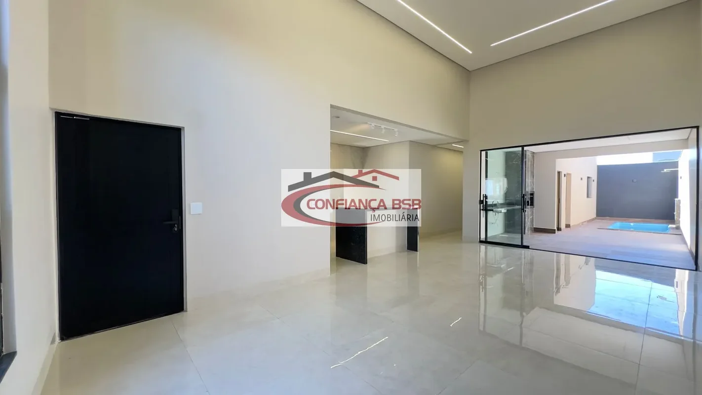CASA DE ALTO PADRÃO PARA VENDA EM TAGUATINGA NORTELocalizada na QNJ 12, esta bel...