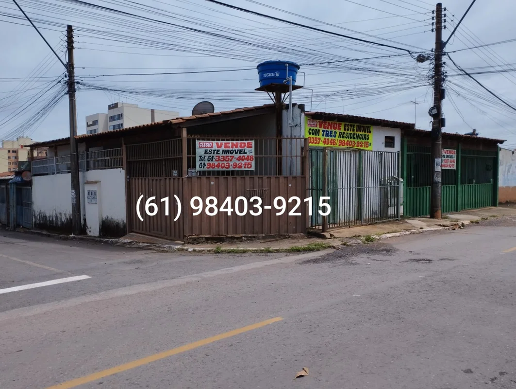 QR 408 Samambaia Norte, vendo esquina com 3 residências sendo duas com 3 quartos...