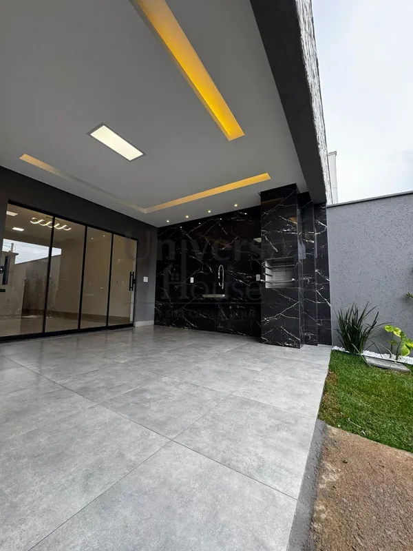 Localizada no Residencial Dom Rafael, esta casa encanta pela sua proximidade est...