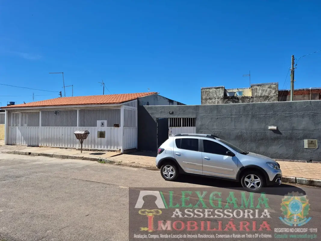ALEX GAMA VENDE: LOTE RESIDENCIAL URBANO com CASA em Alvenaria, situado na Quadr...