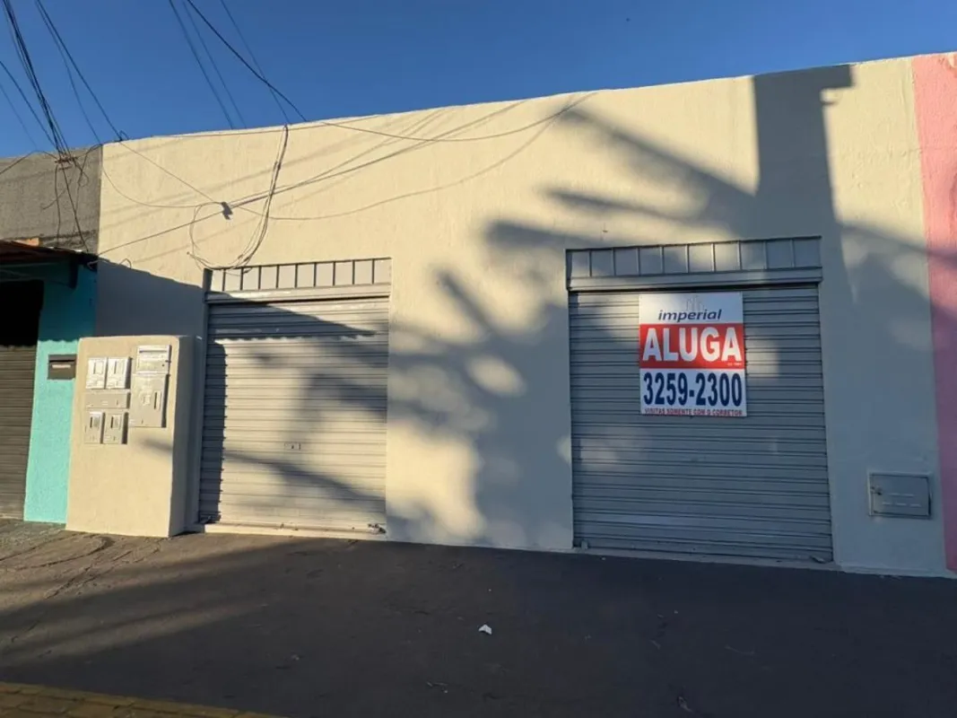 Sala Comercial para Aluguel na Rua V-3, Vila Rezende.Sala com aproximadamente 40...