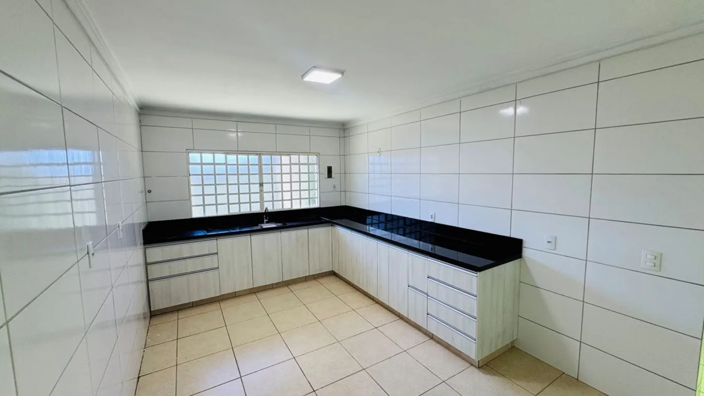 Casa à venda – Jardim GuanabaraImóvel amplo, individual e totalmente reformado!3...