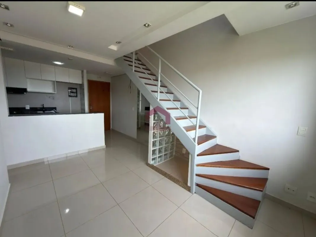 Fernandes & Coelho Imóveis apresenta este excelente apartamento duplex de 93m² n...