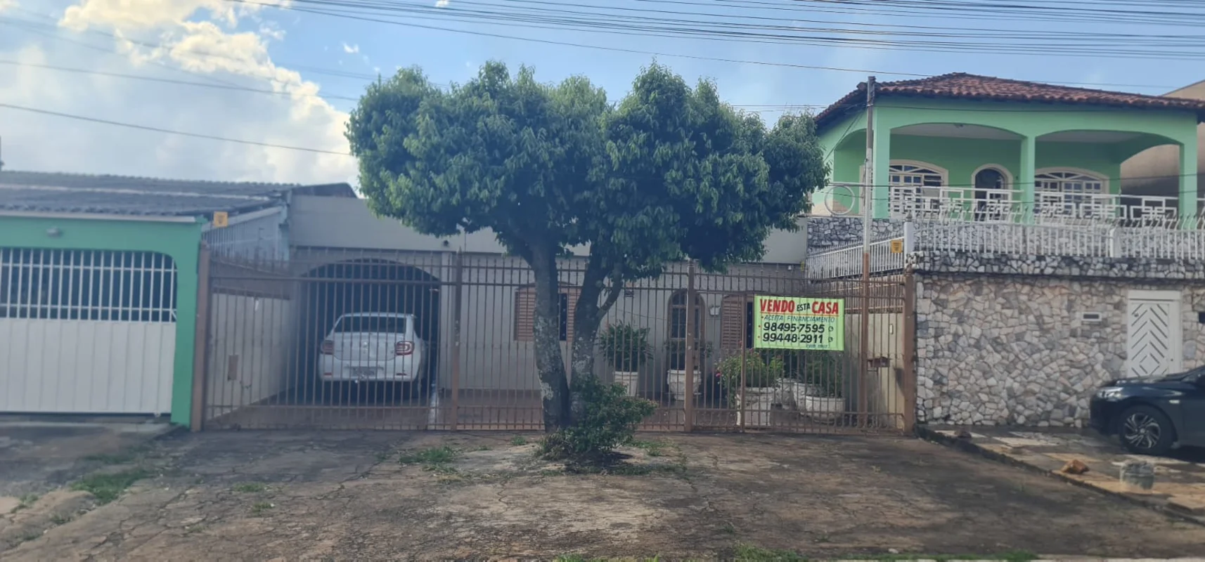 Colocamos à venda 2 moradias em exelente localização de Taguatinga Setor Qng 16....