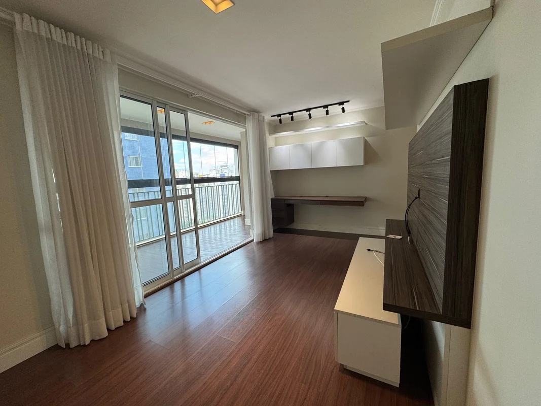 LINDO APARTAMENTO – COM ARMÁRIOSR$630 mil02 Quartos (sendo 1 suíte);Sala de esta...