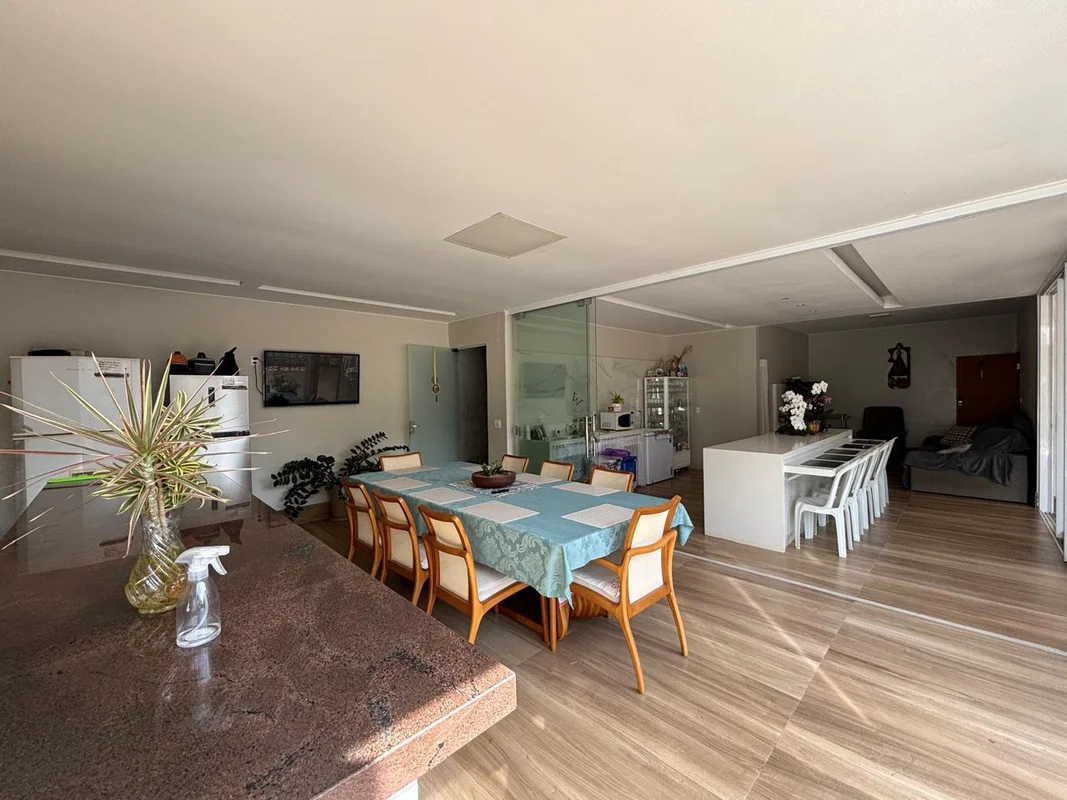 CASA EM LOTE DE 781,31M² COM REFORMA PARA FINALIZAR**NÃO ACEITA FINANCIAMENTO**-...