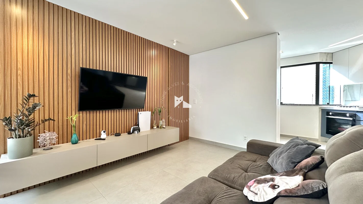 Residencial Cedro | Águas ClarasEm andar alto e posição nascente, este apartamen...