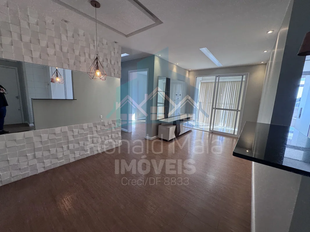 Ronald Maia Imóveis - ALUGA esse lindo e reformado apartamento no RESIDENCIAL FL...