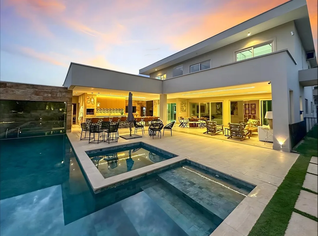 ARQUITETURA AUTORAL, NATUREZA E EXCLUSIVIDADE NO LAGO SULUma residência única, a...