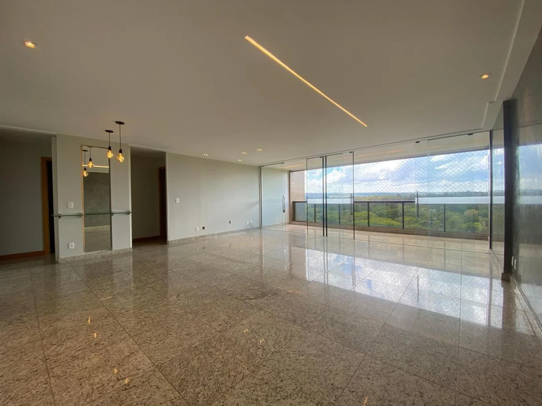 SQN 213 – Vista Permanente para o Parque Olhos d'Água | 169m² | Andar Alto | Nas...