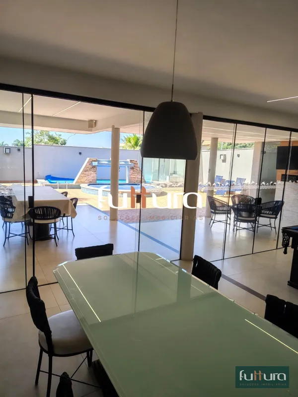 EXCELENTE SOBRADO COM SUÍTE NO TÉRREO.LOTE DE 545.50m², ÁREA PRIVATIVA DE 314.56...