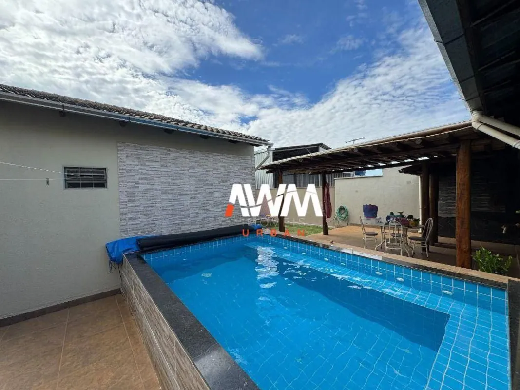 EXCELENTE CASA EM TRINDADE GOCasa com: Energia solar e poço artesiano -Casa Gera...