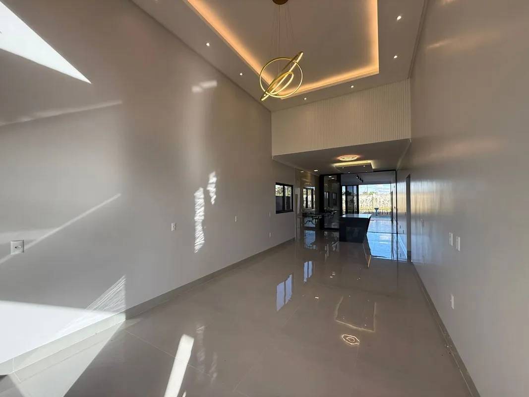 Casa térrea com 170 metros quadrados de área construída em um terreno de 359 met...