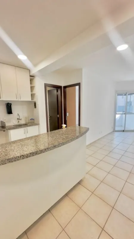 Ótima Kit no Condomínio Multiplus. Com 33,00m², situado no primeiro andar do edi...