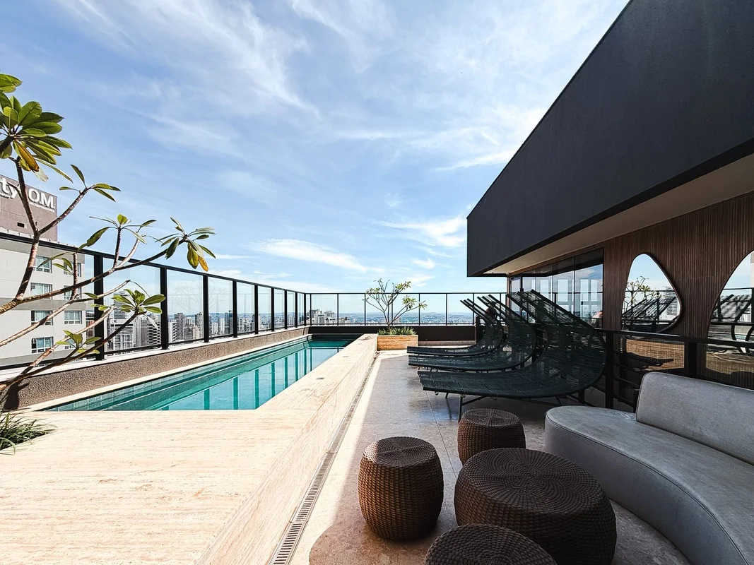 Viva em um dos endereços mais desejados de Goiânia. Este apartamento mobiliado d...