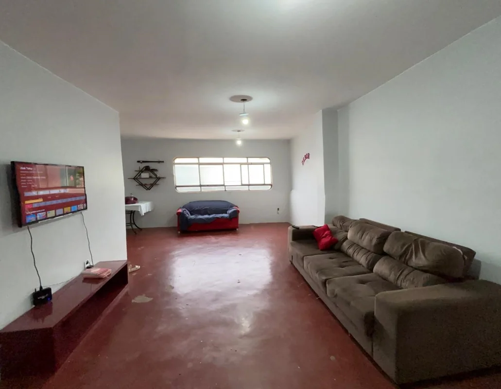 Excelente oportunidade no Setor Oeste, Gama, DF:1 Prédio com 2 lojas no térreo.U...