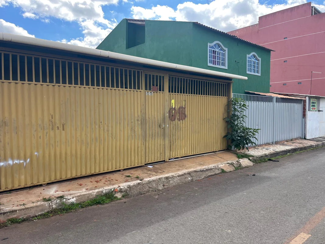 ?? *OPORTUNIDADE EM SAMAMBAIA NORTE – QR 210*Excelente localização, em frente à ...