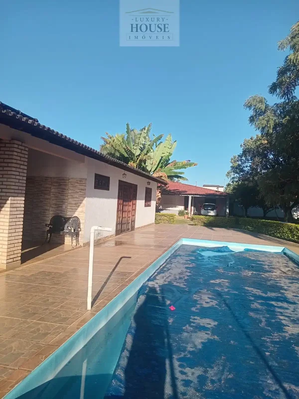 Imagine morar em uma casa confortável e bem estruturada, situada na Região dos L...