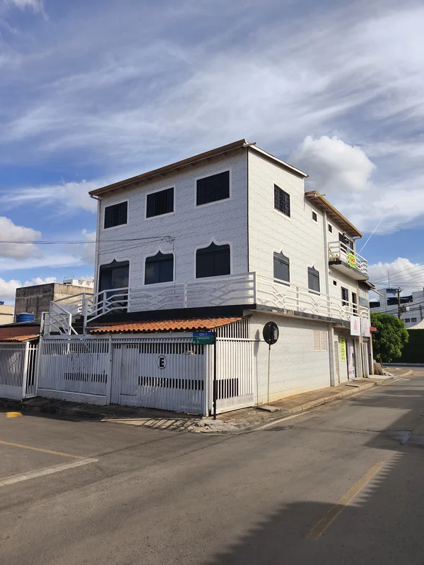$$$$$$$$$ Ótimo investimento $$$$$$$$$Excelente localização Térreo:- Casa de 2 q...