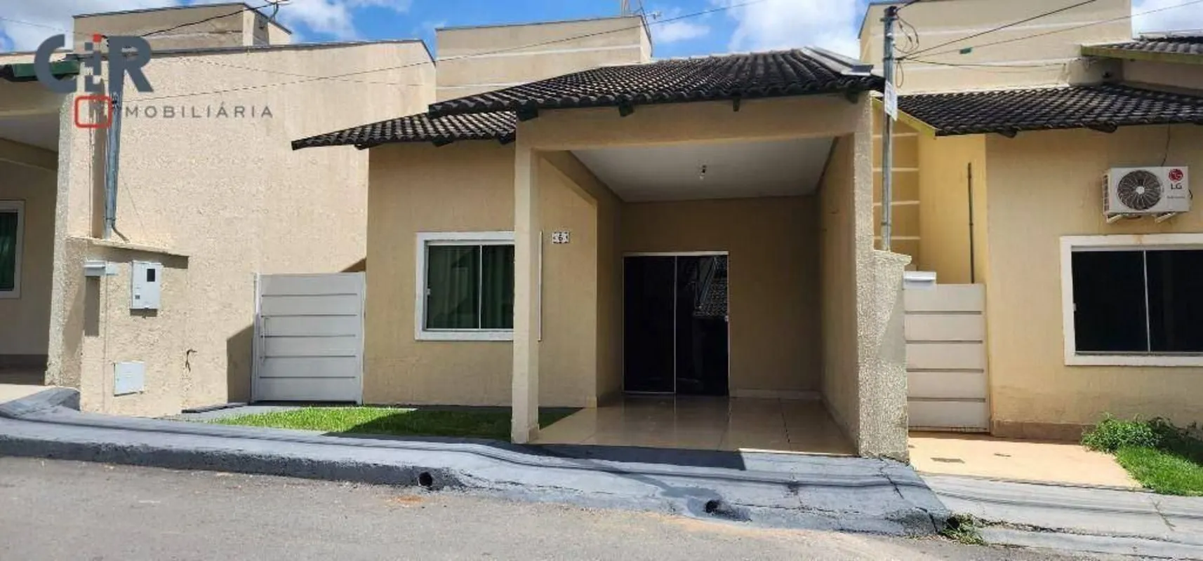 Casa 3 quartos com suíte, quintal amplo, em condomínio super arborizado, com um ...