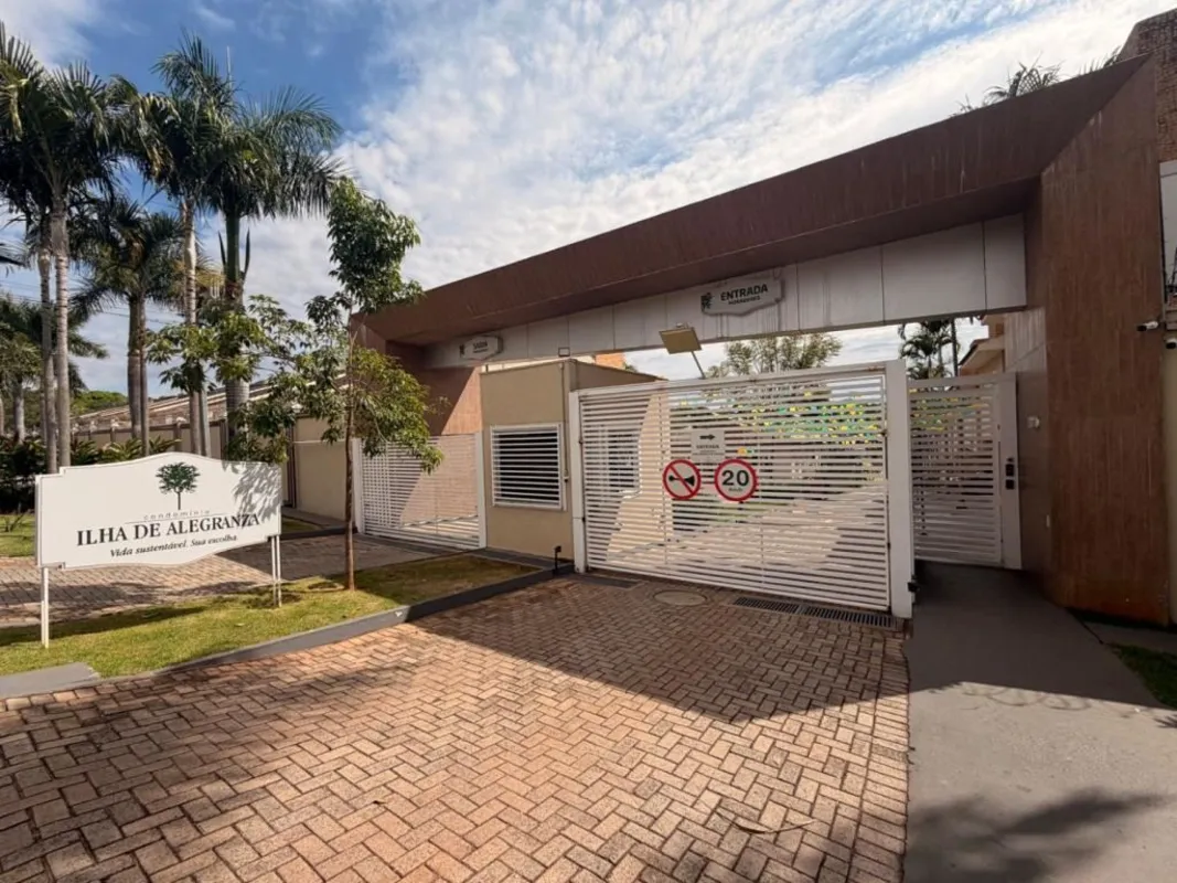 Sobrado 4 suítes (Sendo 1 com armário e 3 com ar condicionado), sala ampla para ...