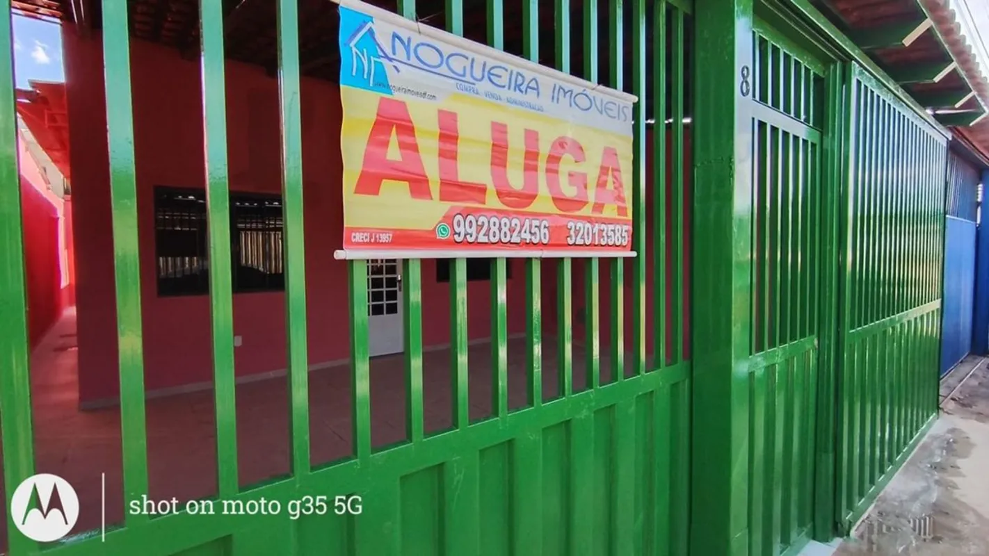 ALUGA-SE CASA LATERAL COM 03 QUARTOS EM CEILÂNDIA DFQNR 03 CONJUNTO H LOTE 08CEP...