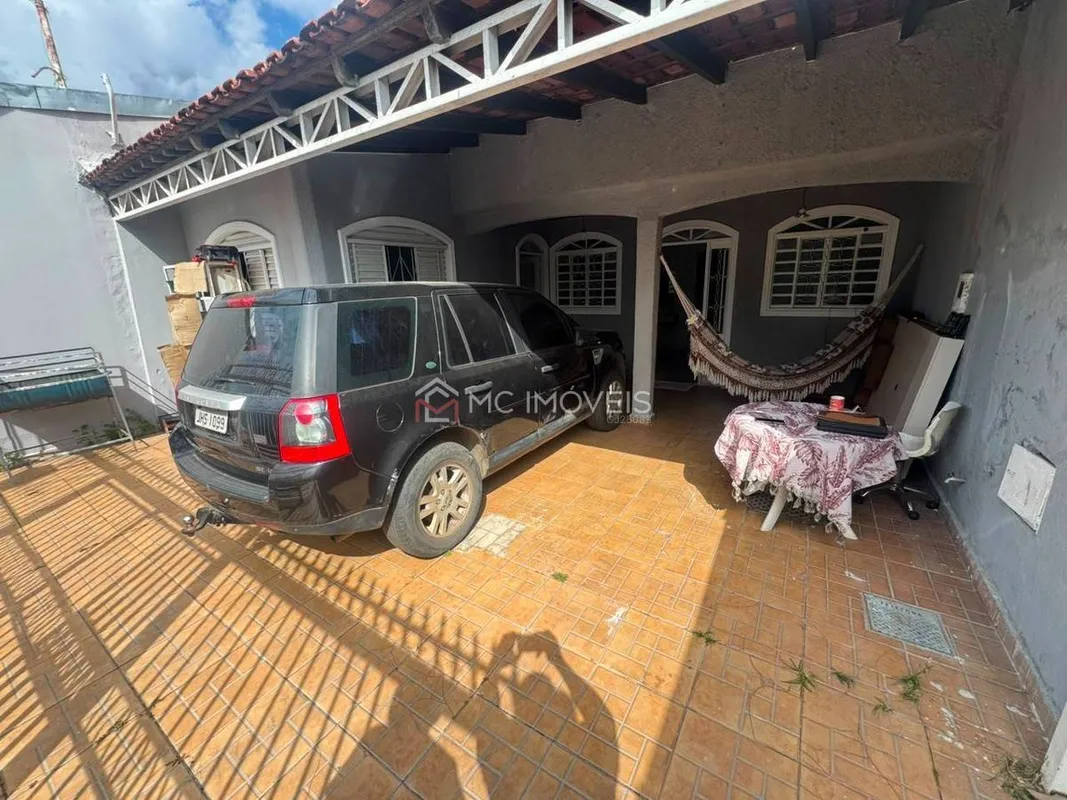 Casa à Venda na QNO 13 Conjunto I | 4 Quartos Sendo 1 Suíte | 3 Vagas de Garagem...